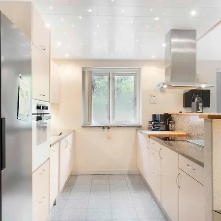 Large In Peaceful, Beautiful Nature Holiday home